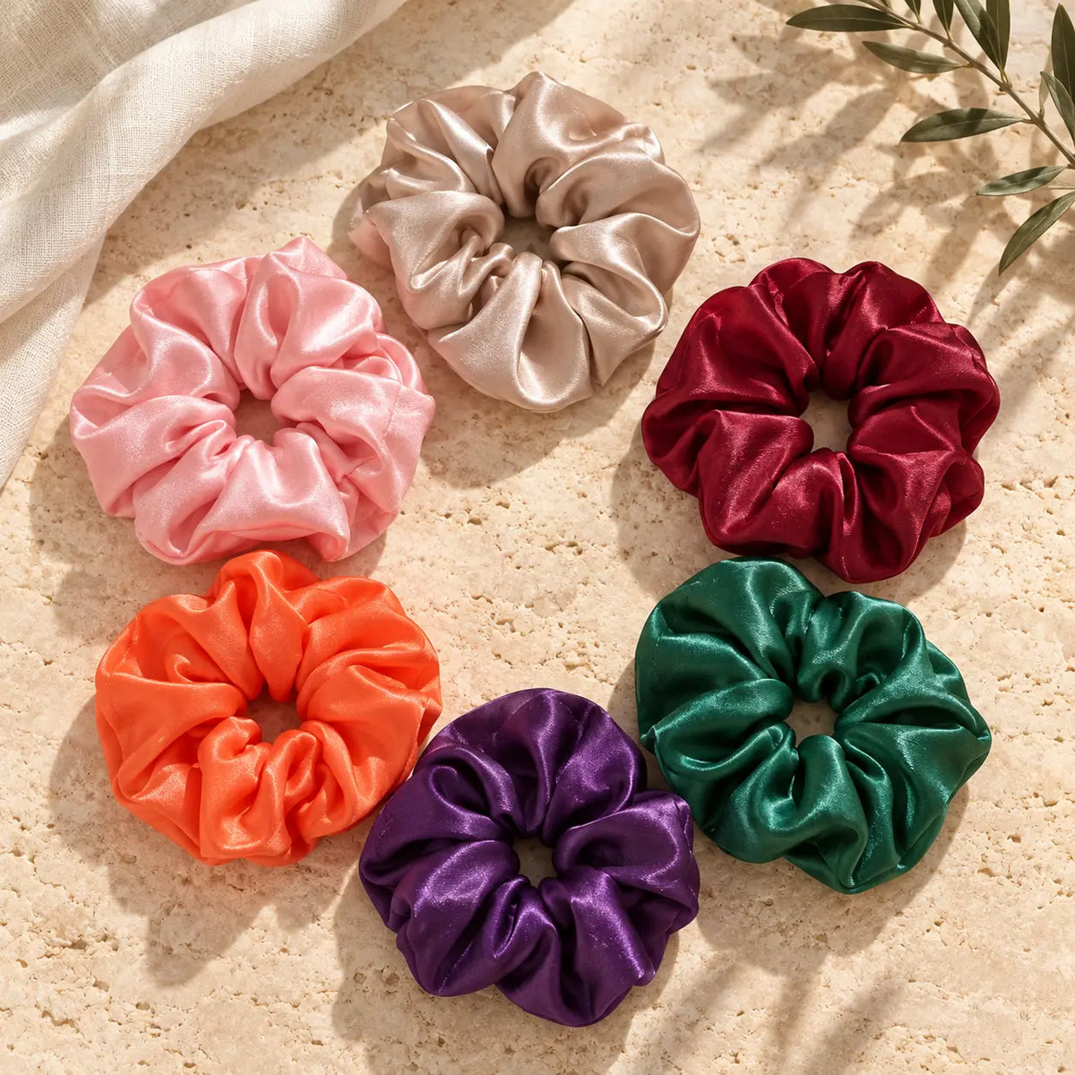 Assortiment de couleurs de chouchous satinés